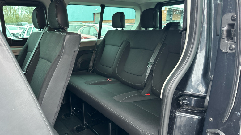 Renault Trafic Lwb Minibus Diesel LL30 Blue dCi 170 Extra 9 Seater EDC